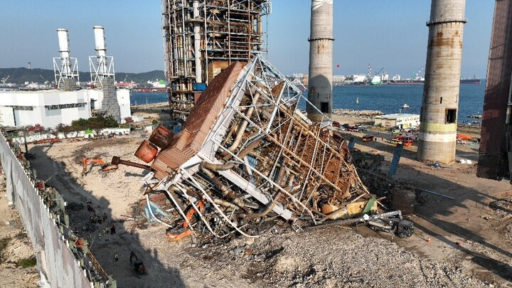울산화력발전소 보일러타워 붕괴···4명 구조·5명 매몰